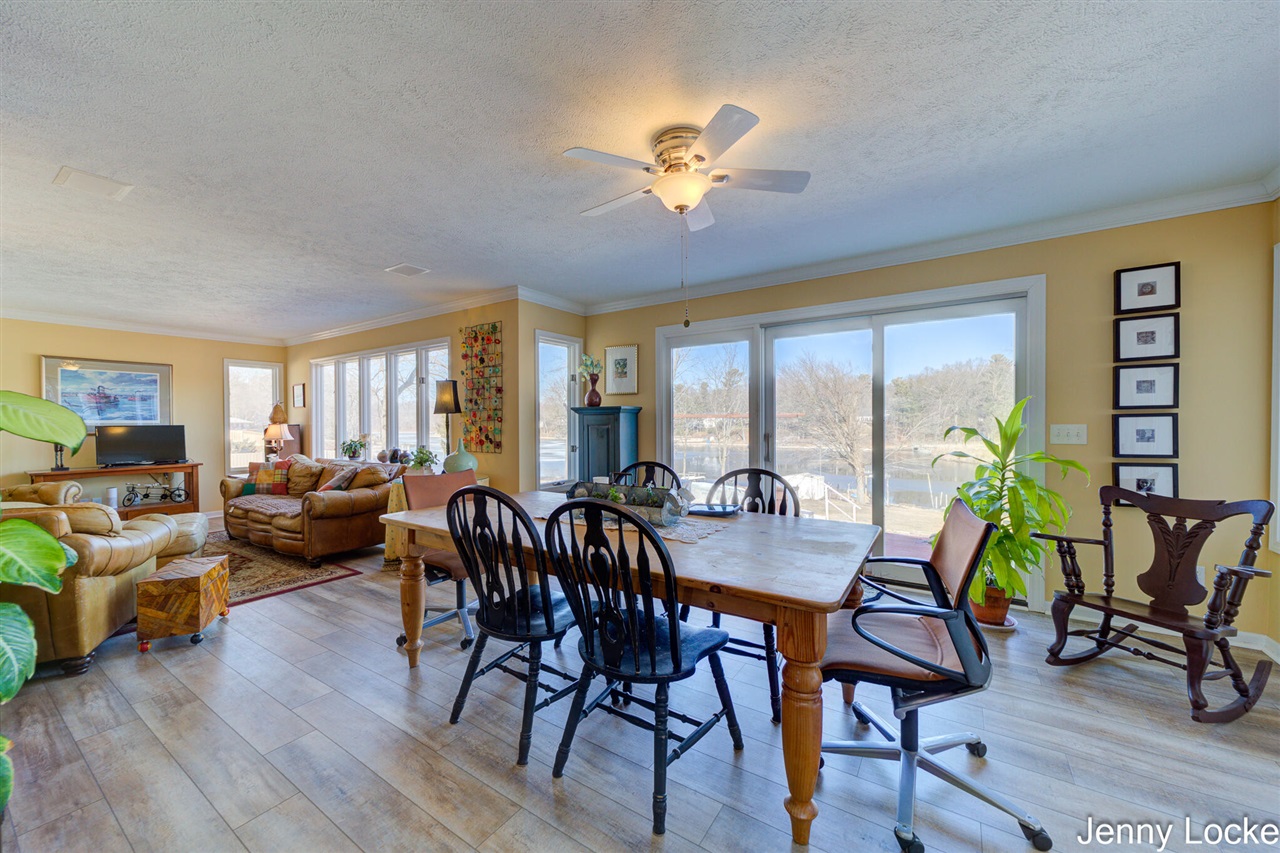 1530 Bayview Drive, Norton Shores, MI, 49441-5204