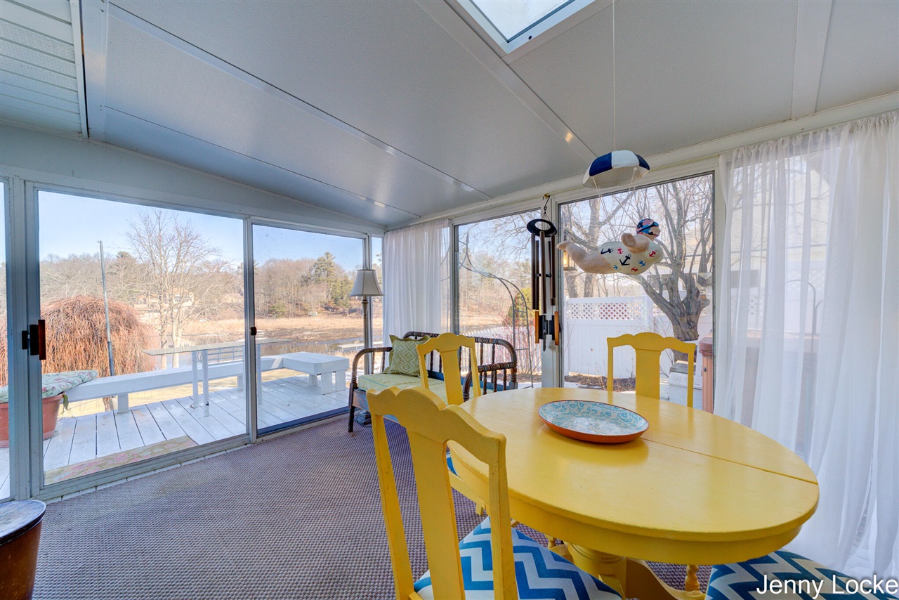 1530 Bayview Drive, Norton Shores, MI, 49441-5204