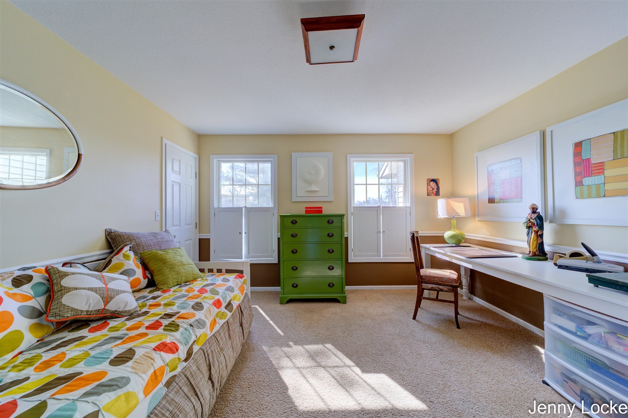 1530 Bayview Drive, Norton Shores, MI, 49441-5204