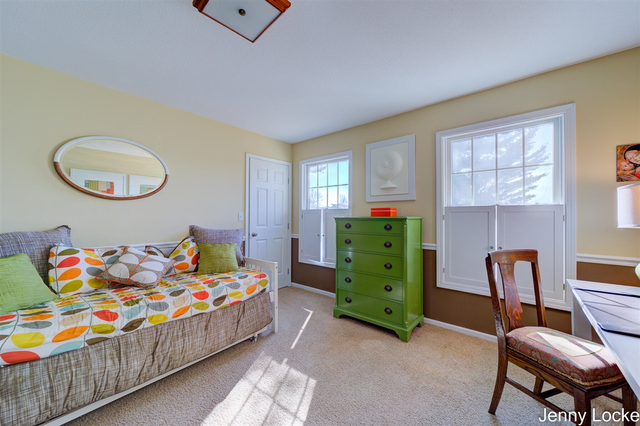 1530 Bayview Drive, Norton Shores, MI, 49441-5204