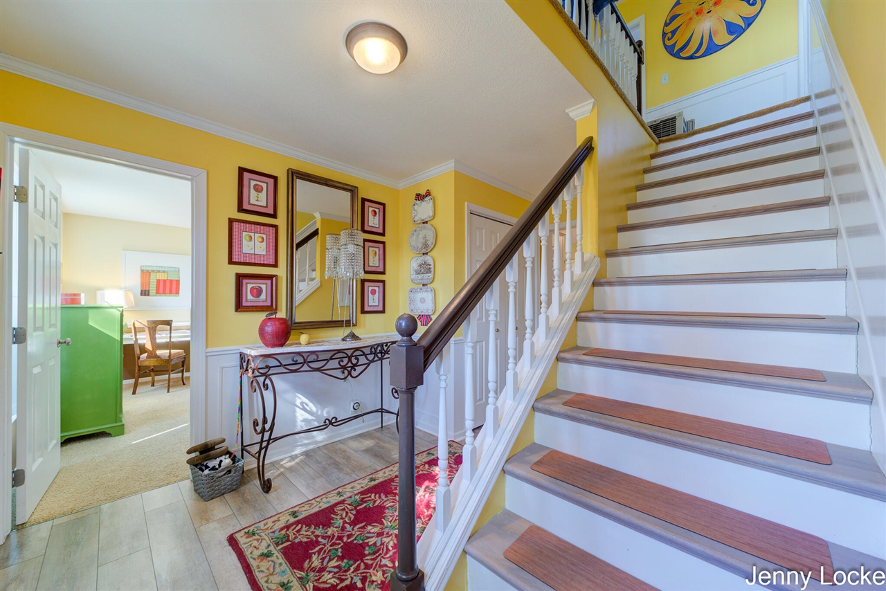 1530 Bayview Drive, Norton Shores, MI, 49441-5204