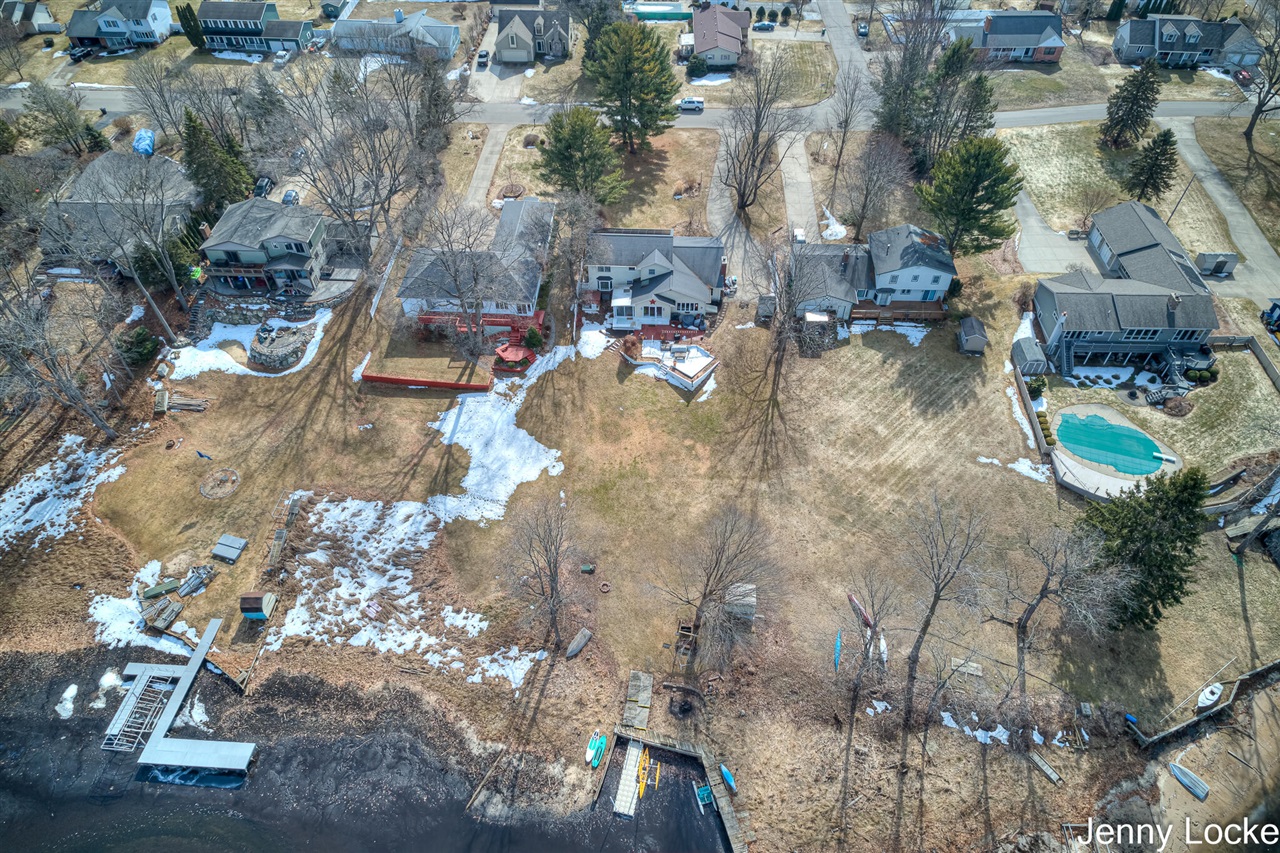 1530 Bayview Drive, Norton Shores, MI, 49441-5204