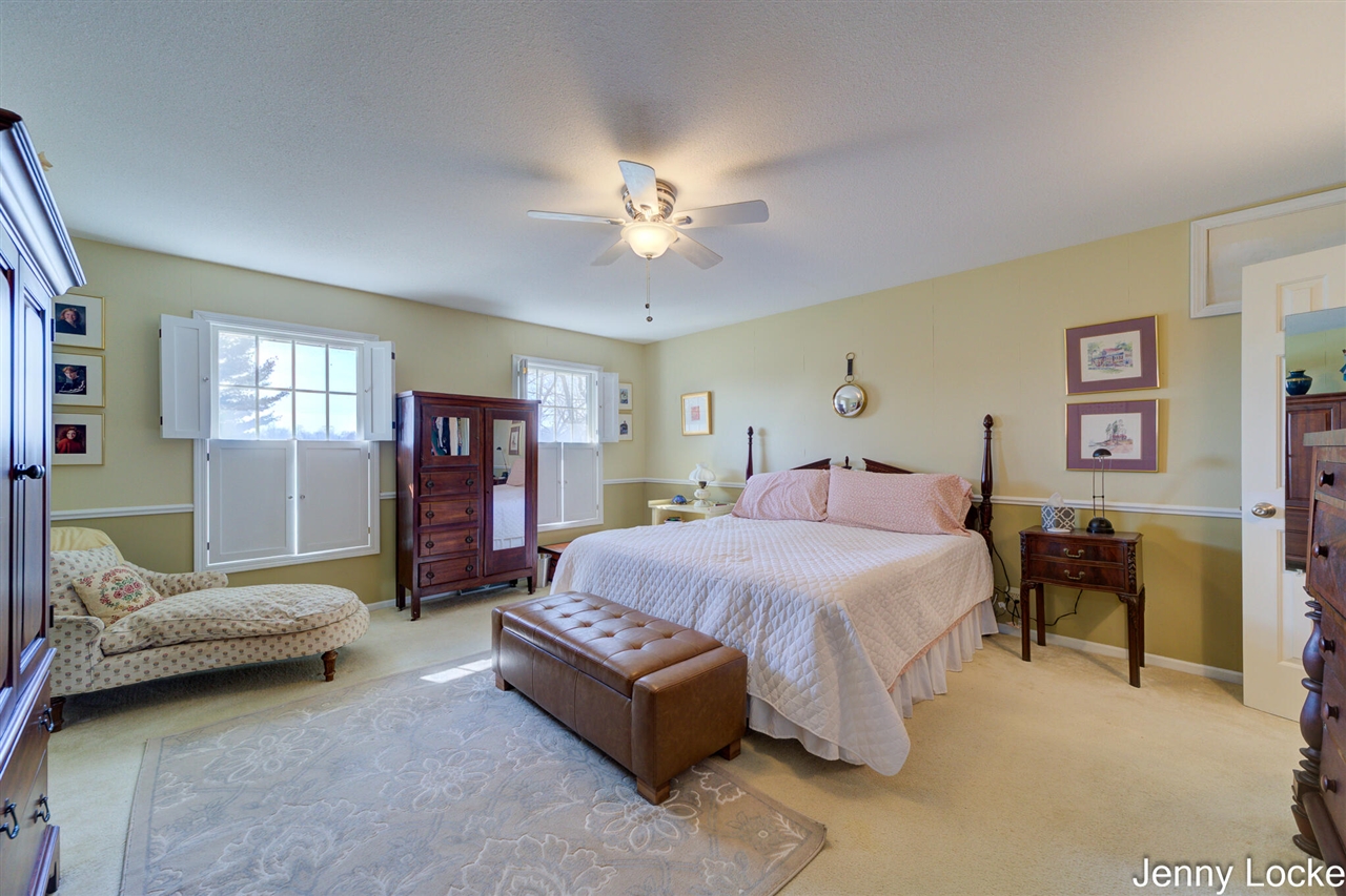 1530 Bayview Drive, Norton Shores, MI, 49441-5204