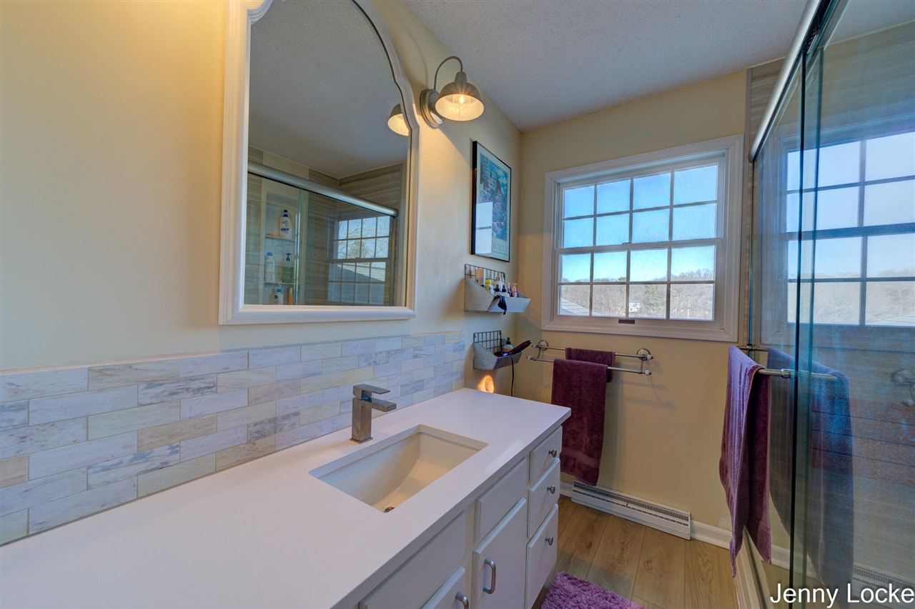 1530 Bayview Drive, Norton Shores, MI, 49441-5204