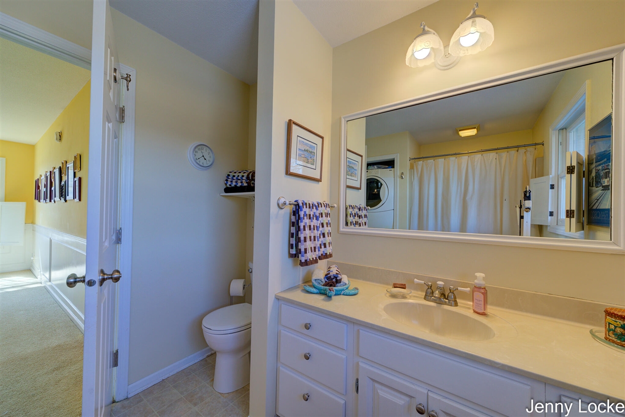 1530 Bayview Drive, Norton Shores, MI, 49441-5204