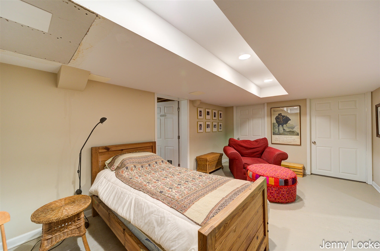 1530 Bayview Drive, Norton Shores, MI, 49441-5204