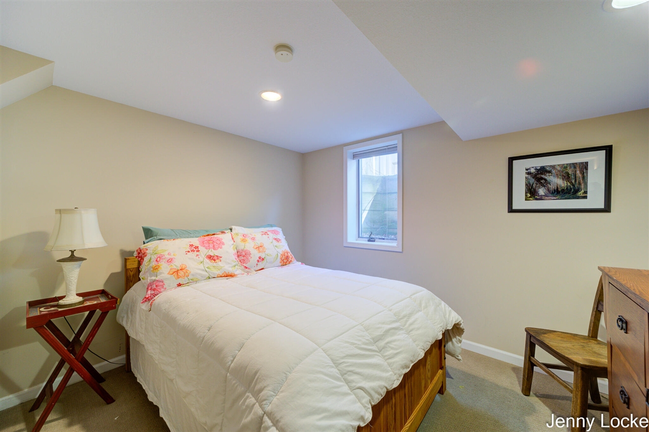 1530 Bayview Drive, Norton Shores, MI, 49441-5204