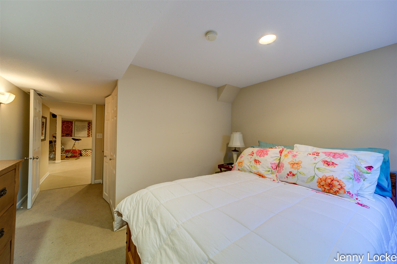 1530 Bayview Drive, Norton Shores, MI, 49441-5204