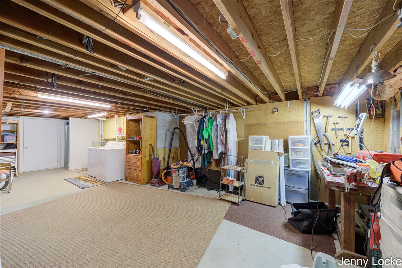 1530 Bayview Drive, Norton Shores, MI, 49441-5204