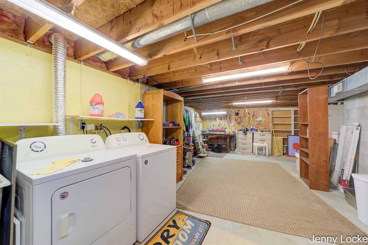 1530 Bayview Drive, Norton Shores, MI, 49441-5204