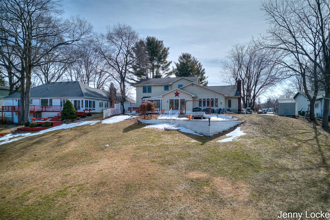 1530 Bayview Drive, Norton Shores, MI, 49441-5204