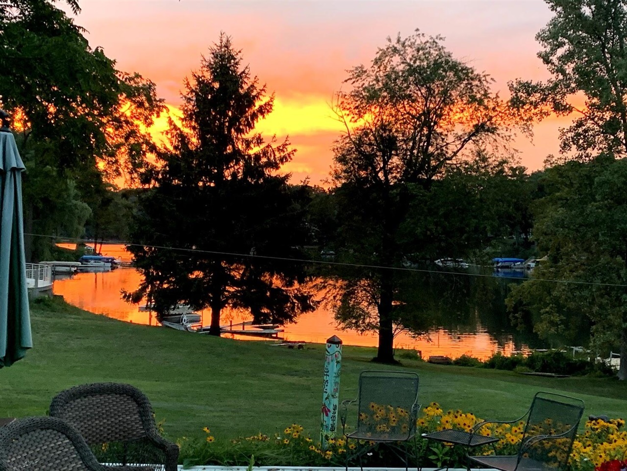 1530 Bayview Drive, Norton Shores, MI, 49441-5204