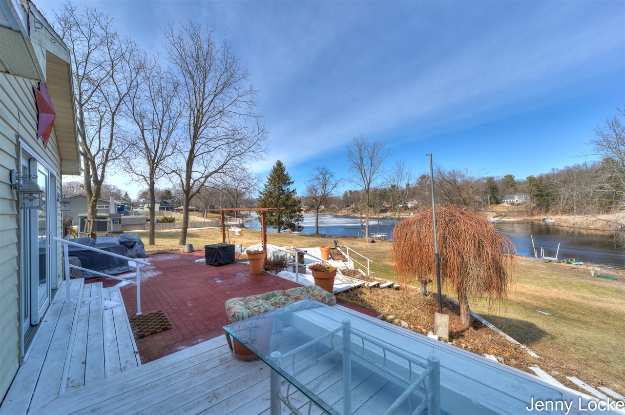 1530 Bayview Drive, Norton Shores, MI, 49441-5204