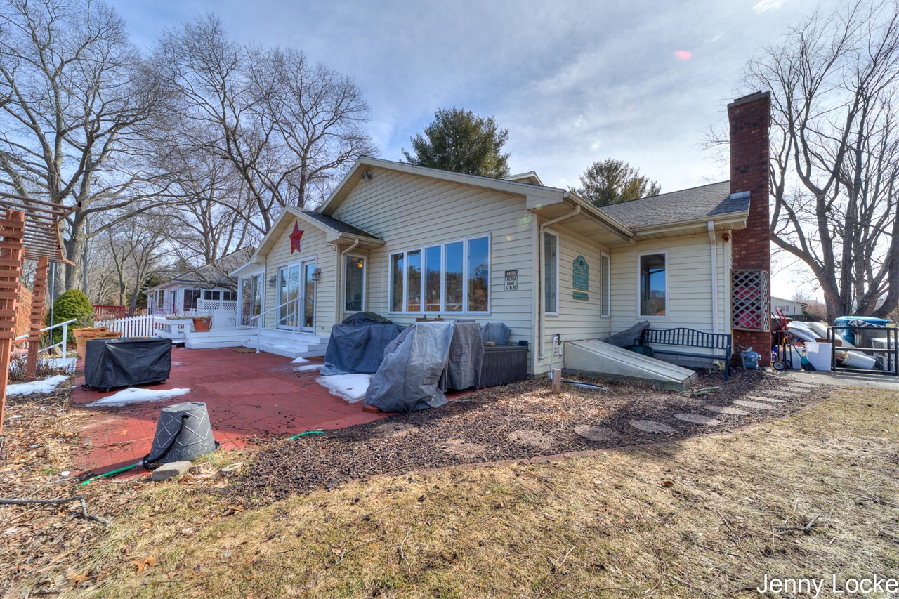1530 Bayview Drive, Norton Shores, MI, 49441-5204