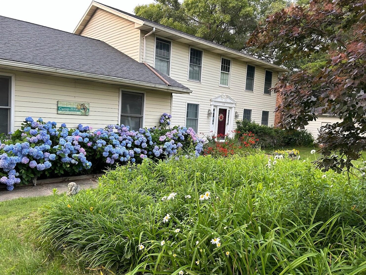 1530 Bayview Drive, Norton Shores, MI, 49441-5204