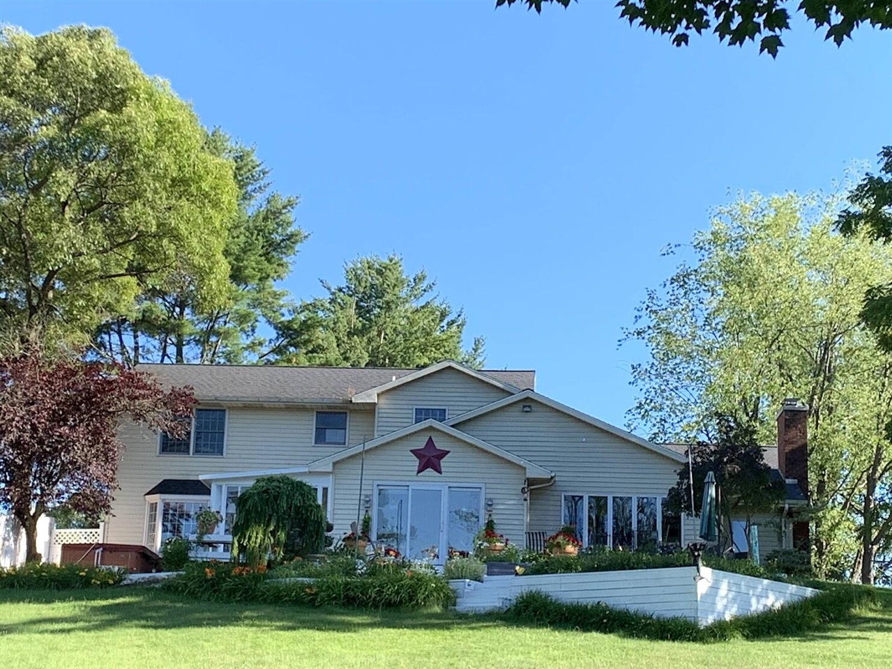 1530 Bayview Drive, Norton Shores, MI, 49441-5204