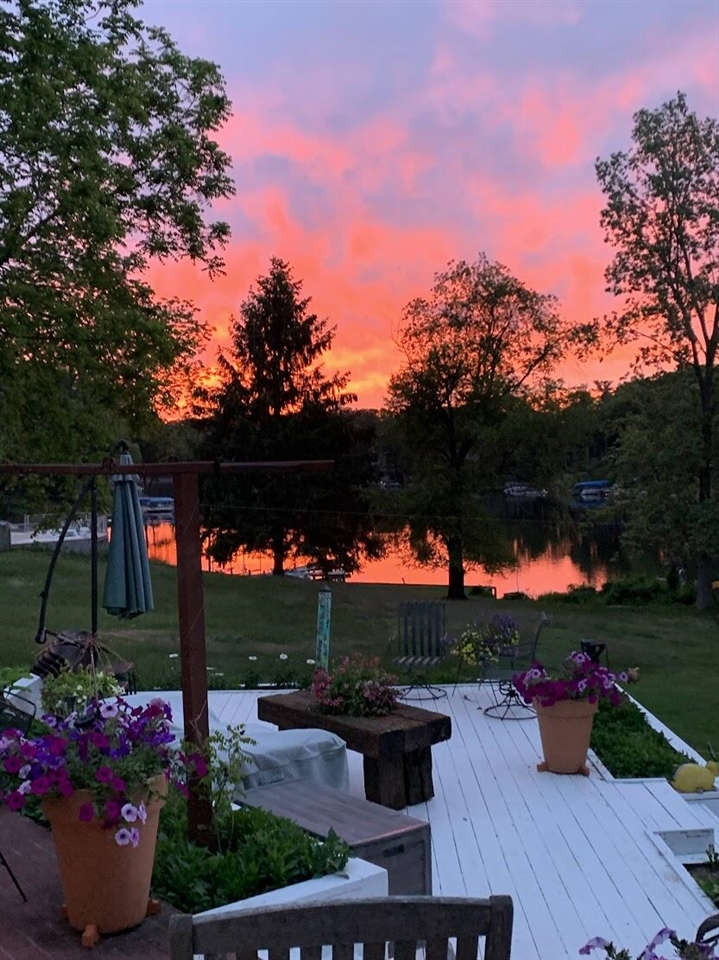 1530 Bayview Drive, Norton Shores, MI, 49441-5204