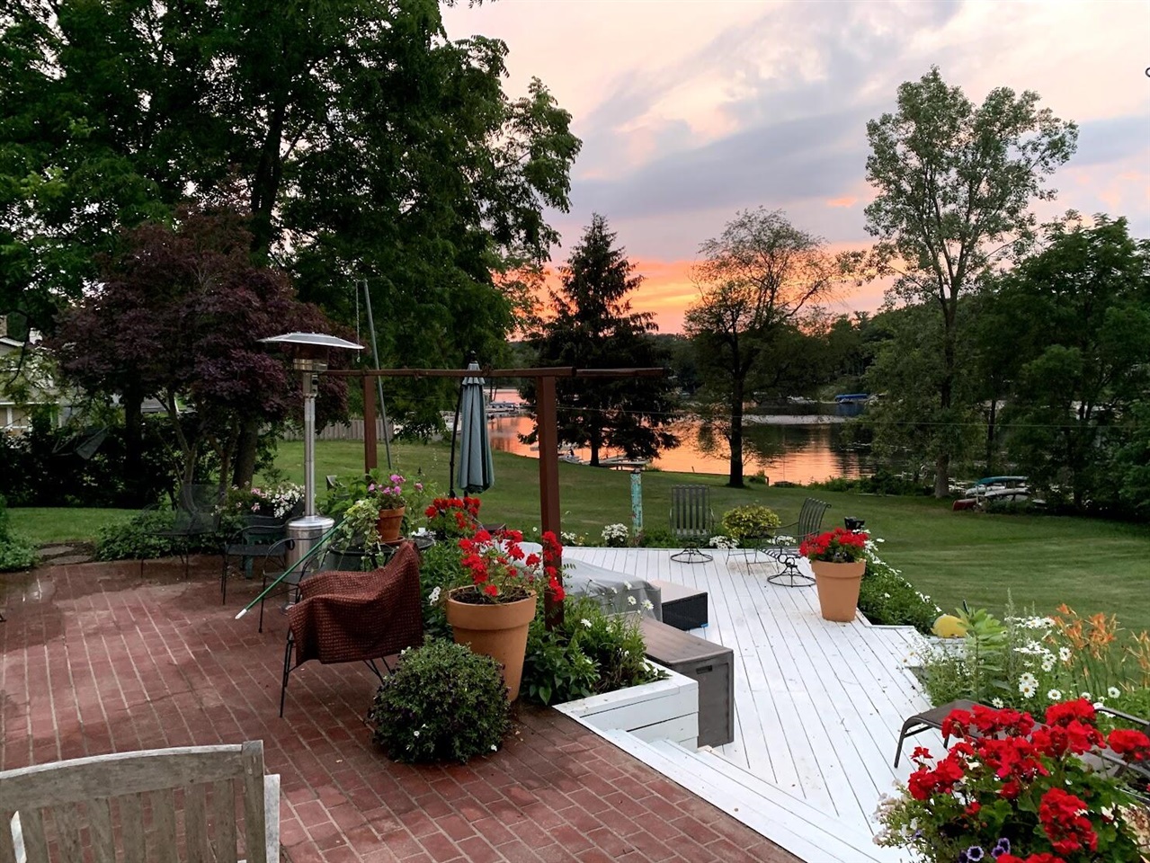 1530 Bayview Drive, Norton Shores, MI, 49441-5204