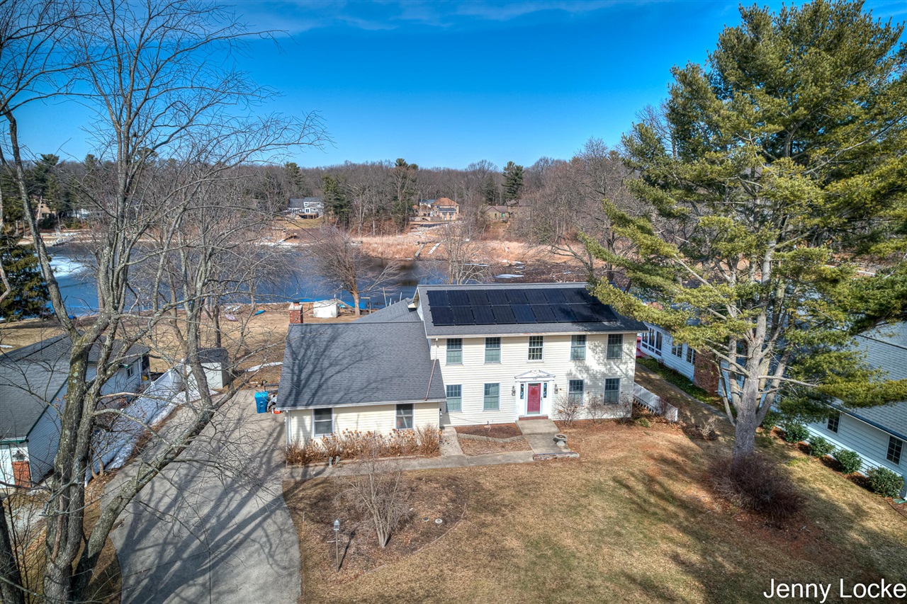 1530 Bayview Drive, Norton Shores, MI, 49441-5204