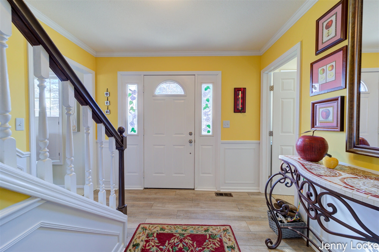 1530 Bayview Drive, Norton Shores, MI, 49441-5204