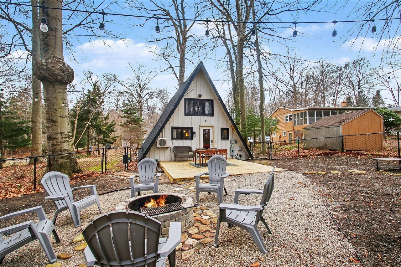 7149 Maple Avenue, South Haven, MI, 49090