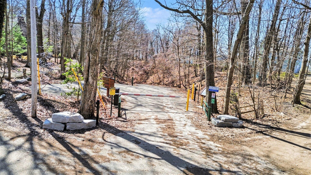 7149 Maple Avenue, South Haven, MI, 49090