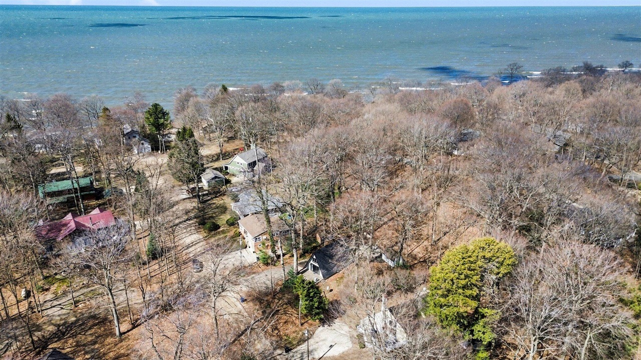 7149 Maple Avenue, South Haven, MI, 49090