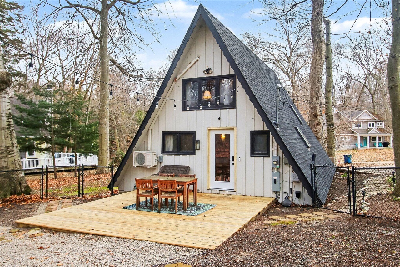 7149 Maple Avenue, South Haven, MI, 49090