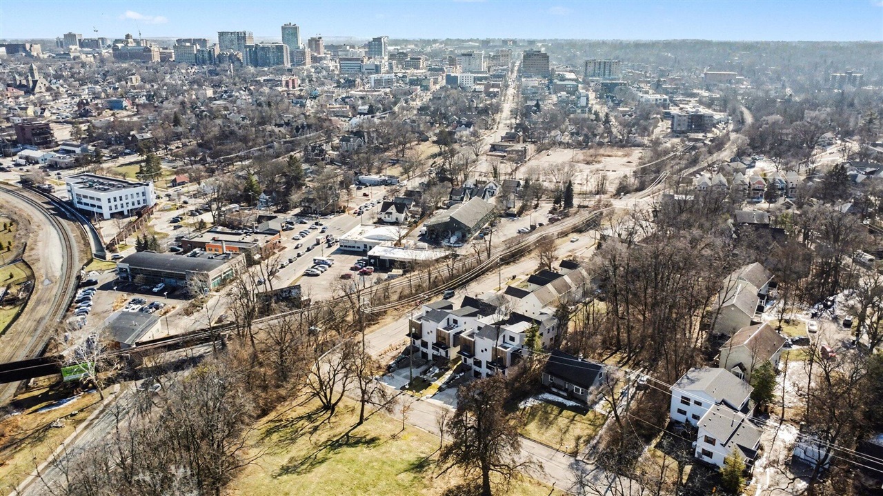 207 Sunset Road, Ann Arbor, MI, 48103