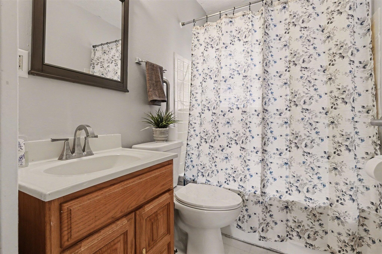 91 N Cedar Avenue, Battle Creek, MI, 49037-1448