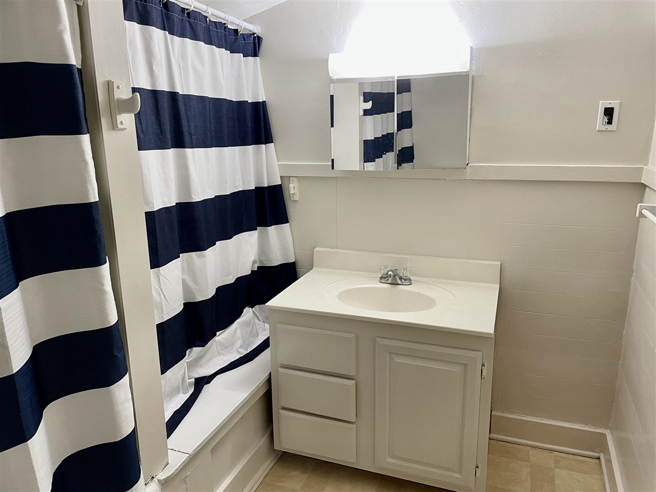 1160 W Laketon Avenue, Muskegon, MI, 49441-2802