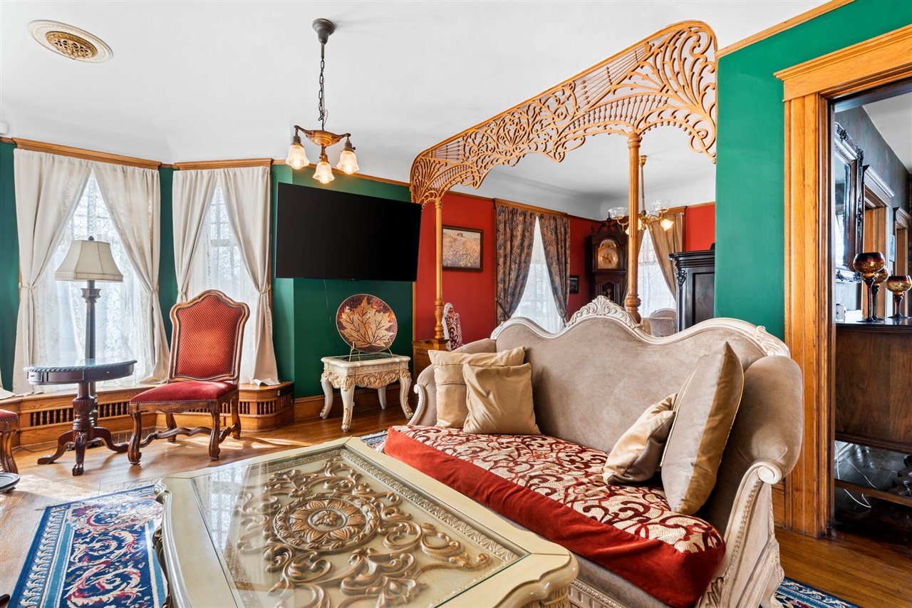 1401 Greenwood Avenue, Jackson, MI, 49203-4070