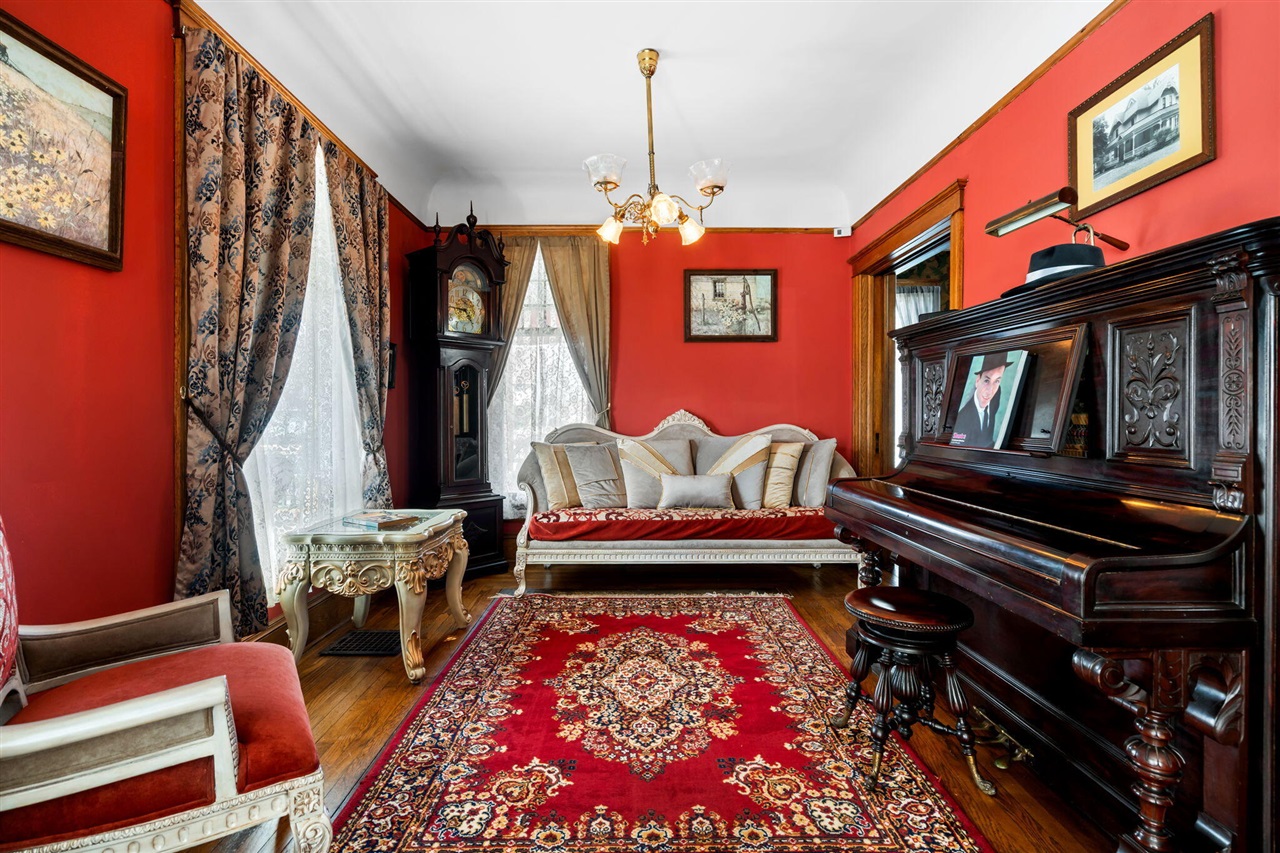 1401 Greenwood Avenue, Jackson, MI, 49203-4070