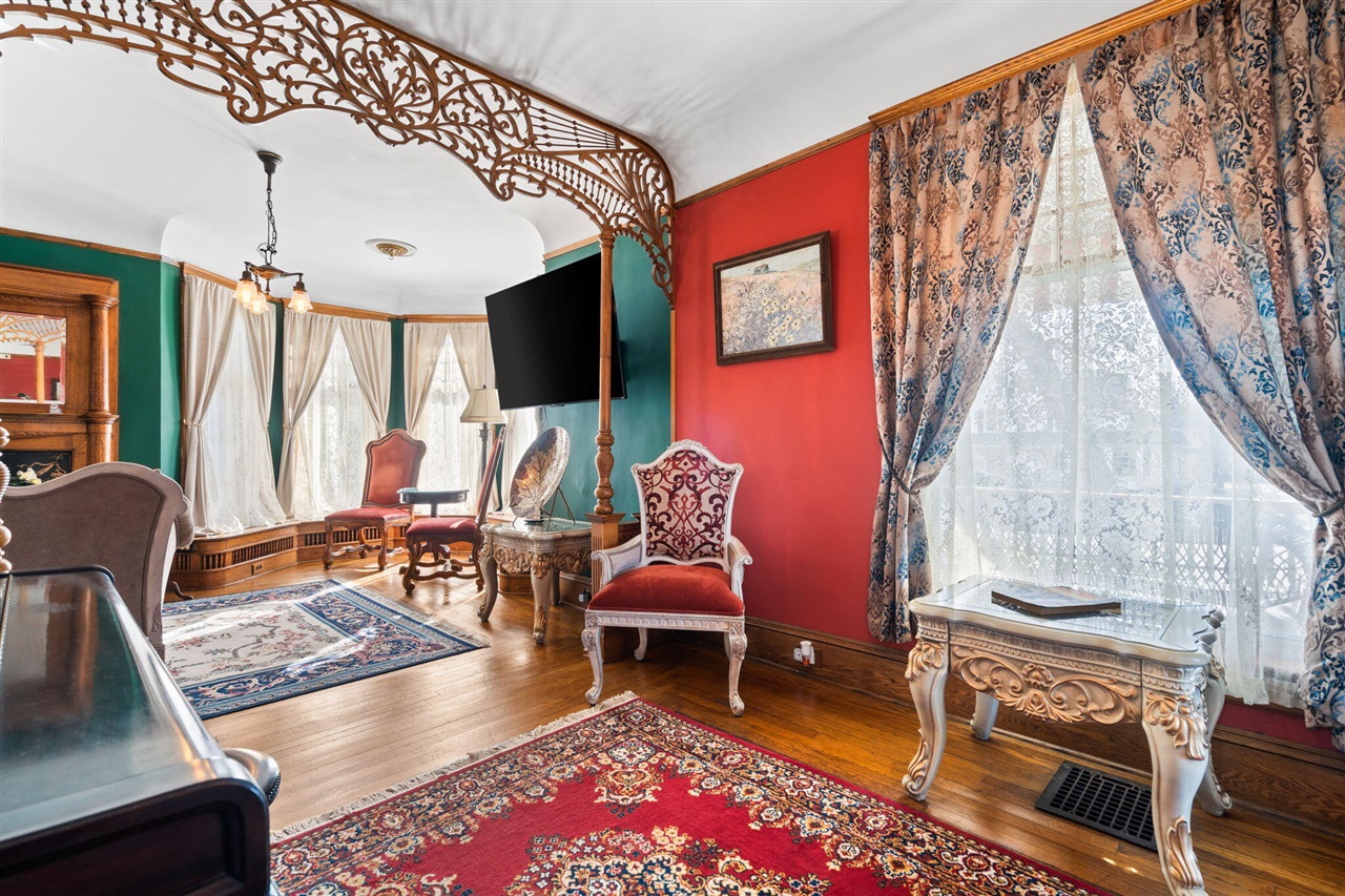 1401 Greenwood Avenue, Jackson, MI, 49203-4070