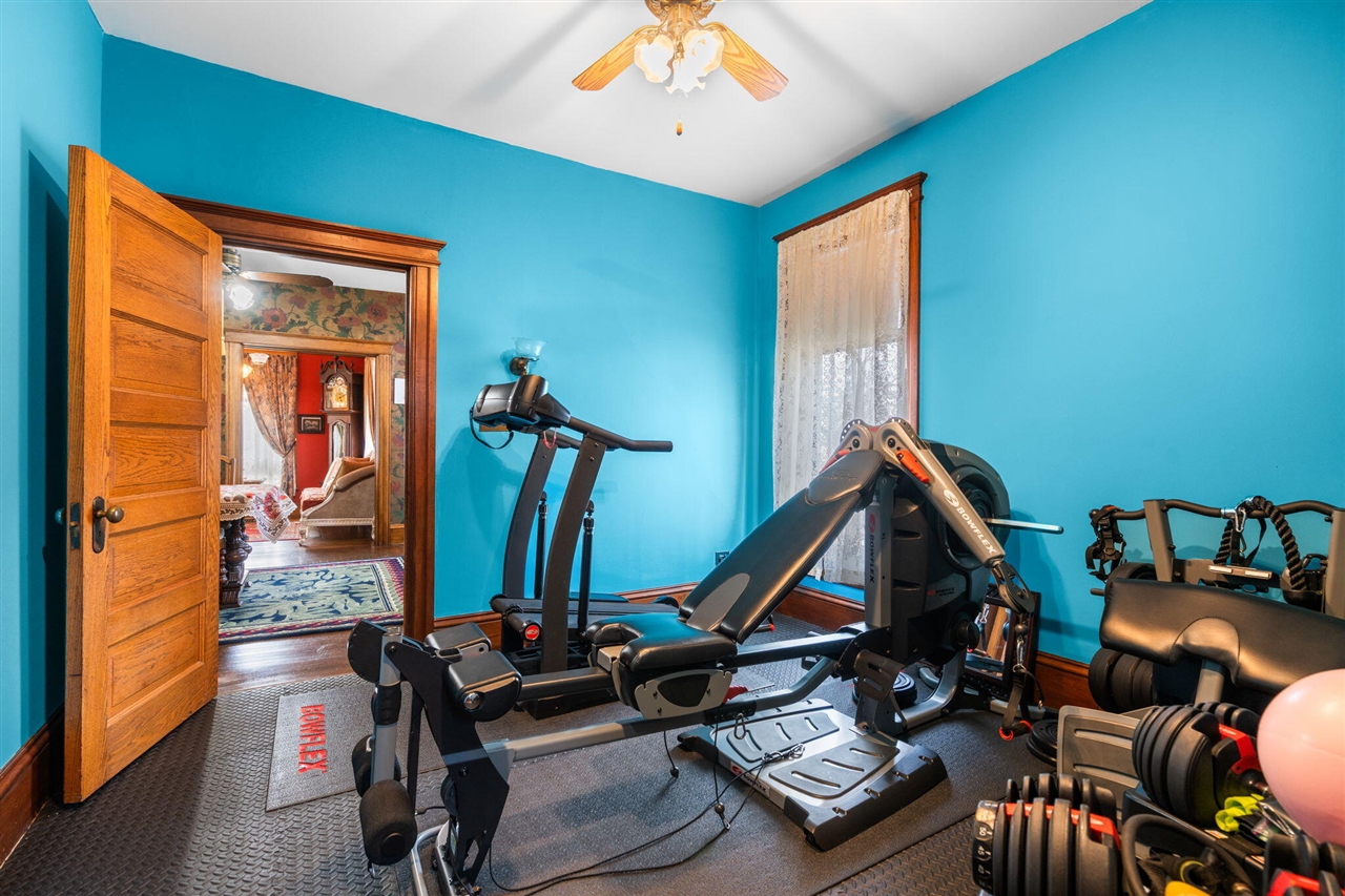 1401 Greenwood Avenue, Jackson, MI, 49203-4070