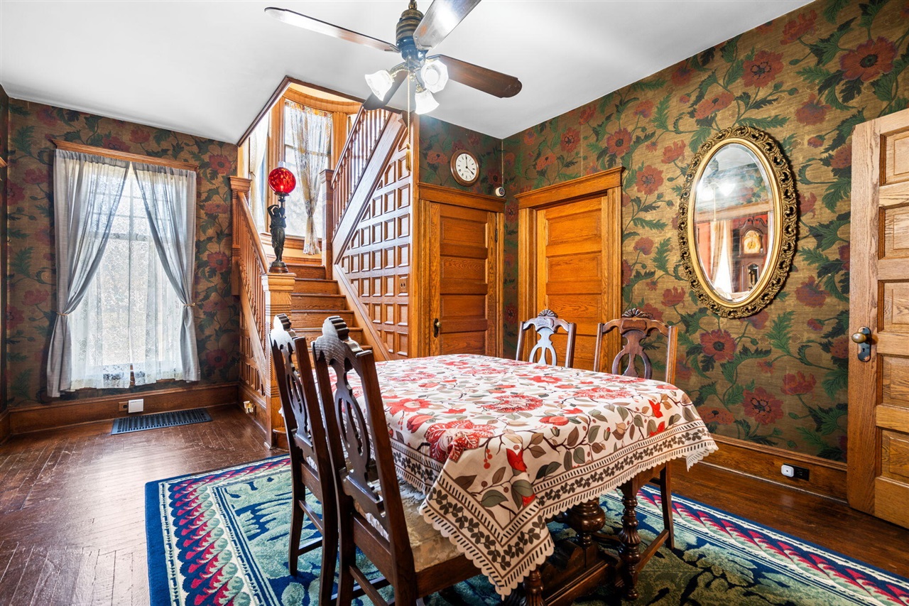 1401 Greenwood Avenue, Jackson, MI, 49203-4070