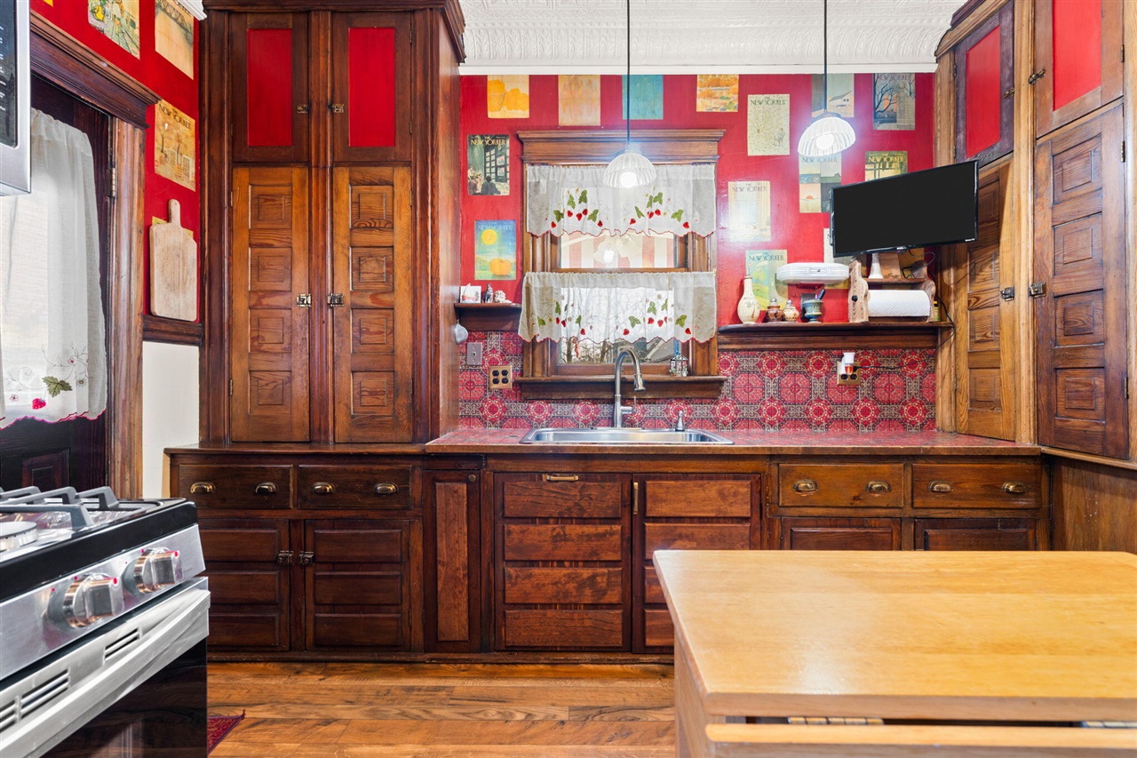 1401 Greenwood Avenue, Jackson, MI, 49203-4070