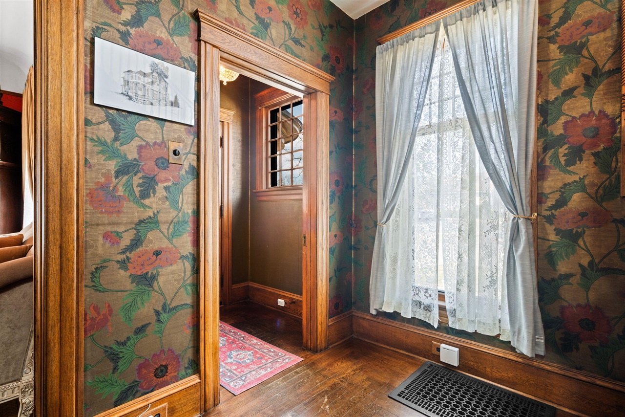 1401 Greenwood Avenue, Jackson, MI, 49203-4070