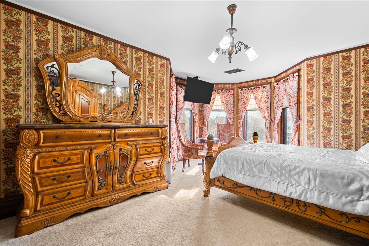 1401 Greenwood Avenue, Jackson, MI, 49203-4070