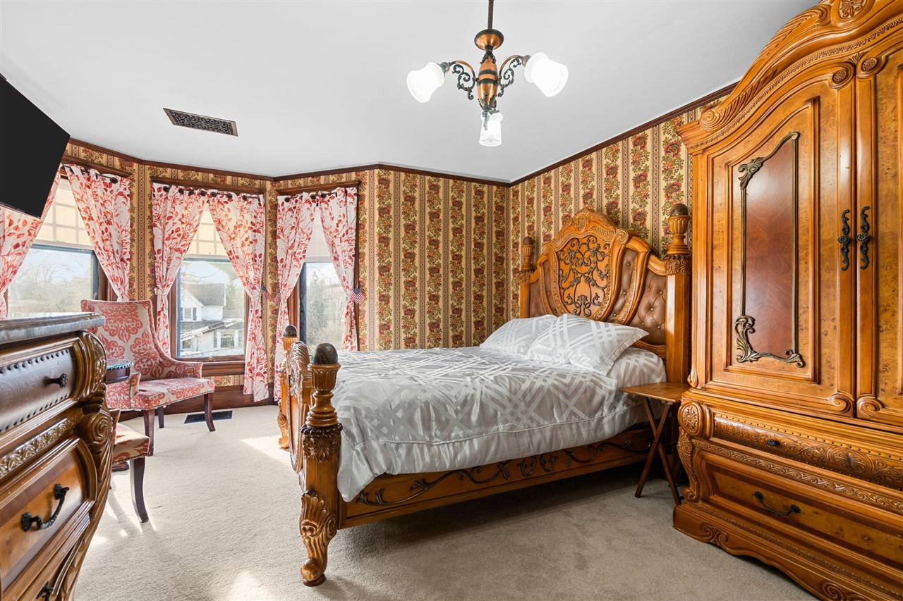 1401 Greenwood Avenue, Jackson, MI, 49203-4070