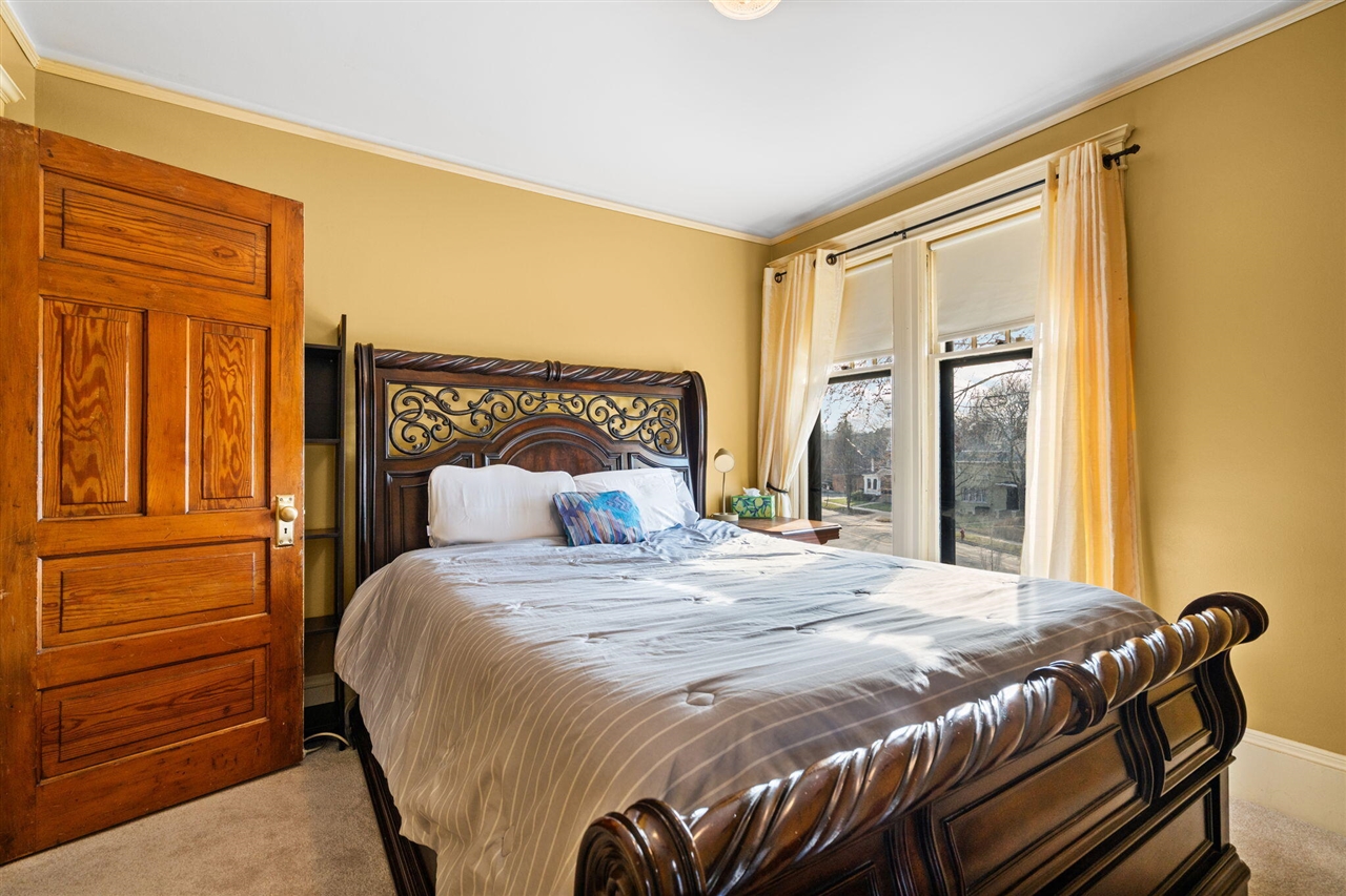 1401 Greenwood Avenue, Jackson, MI, 49203-4070