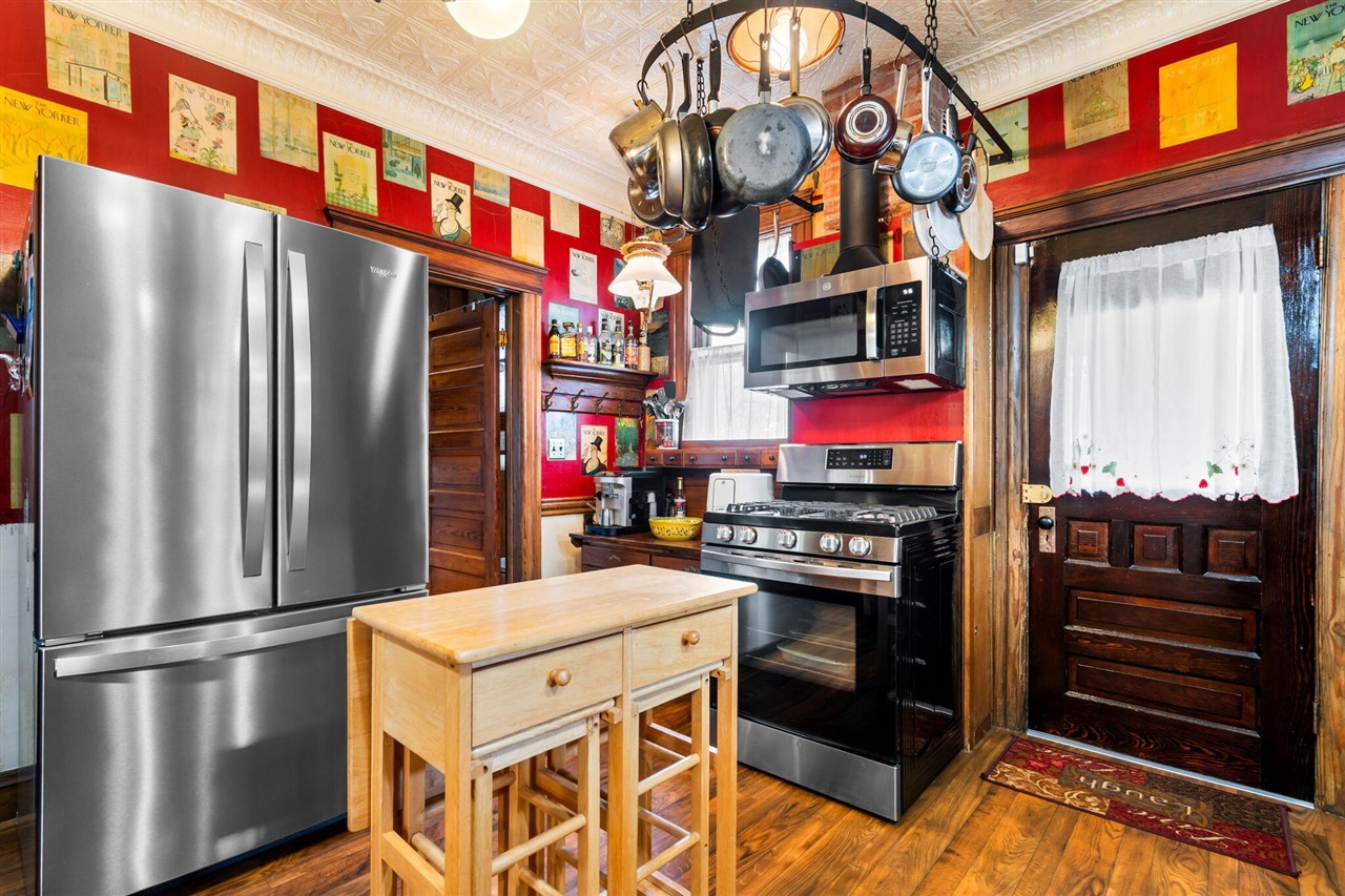 1401 Greenwood Avenue, Jackson, MI, 49203-4070