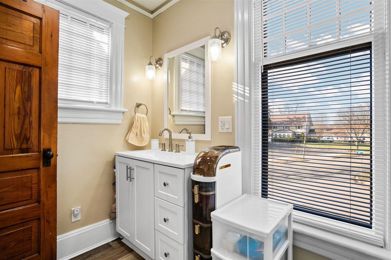 1401 Greenwood Avenue, Jackson, MI, 49203-4070