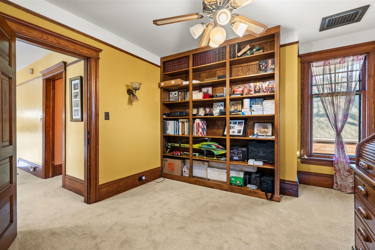 1401 Greenwood Avenue, Jackson, MI, 49203-4070