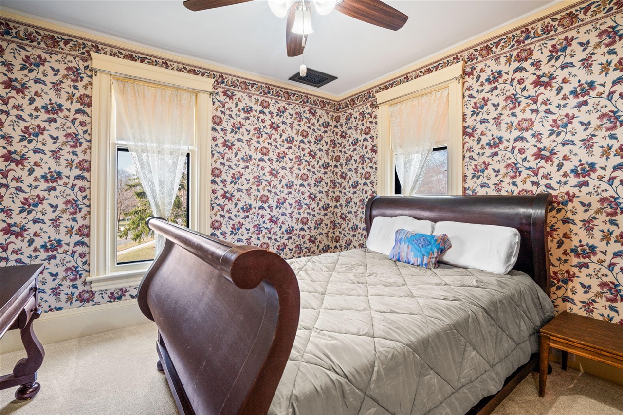 1401 Greenwood Avenue, Jackson, MI, 49203-4070