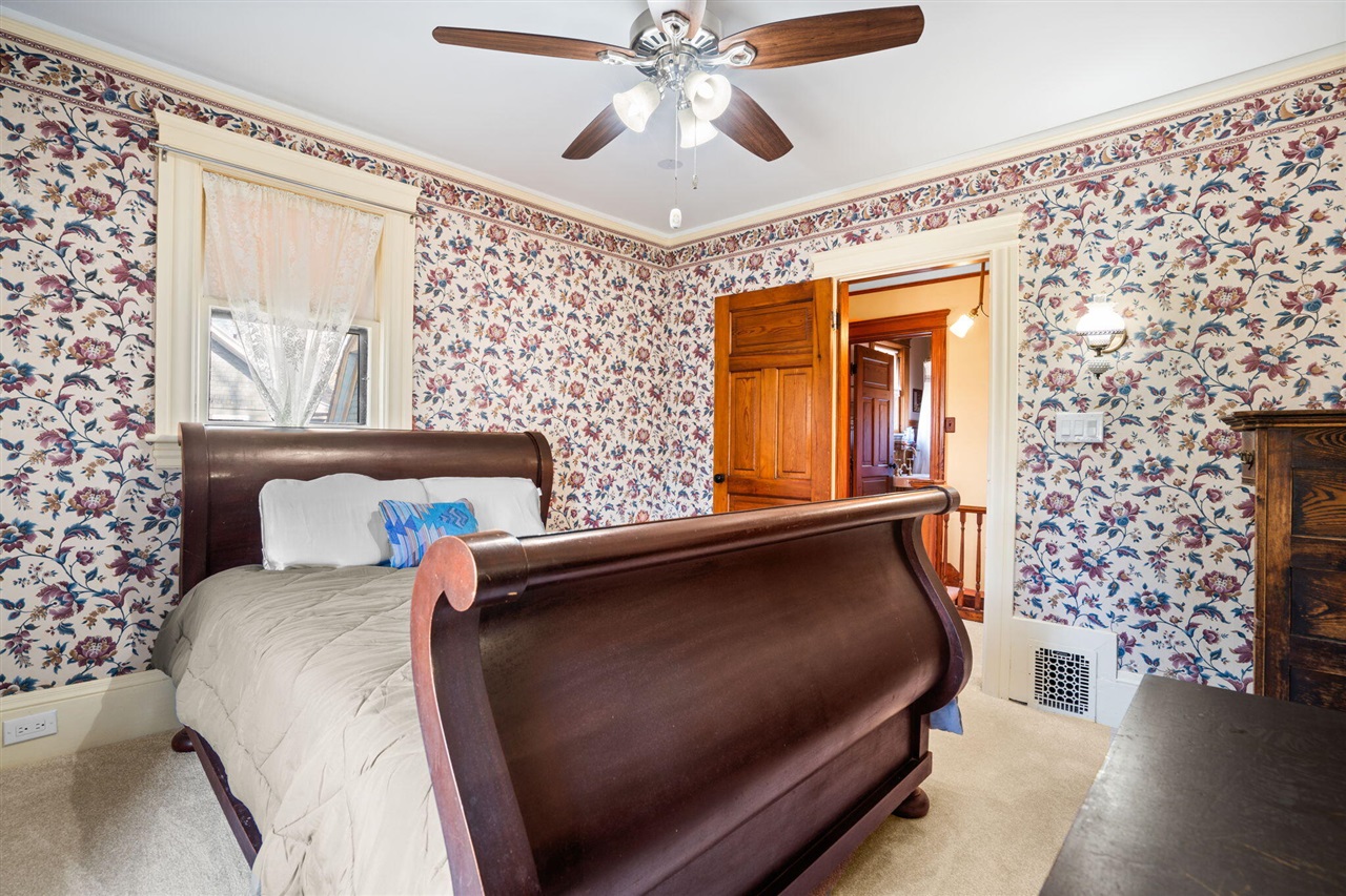 1401 Greenwood Avenue, Jackson, MI, 49203-4070