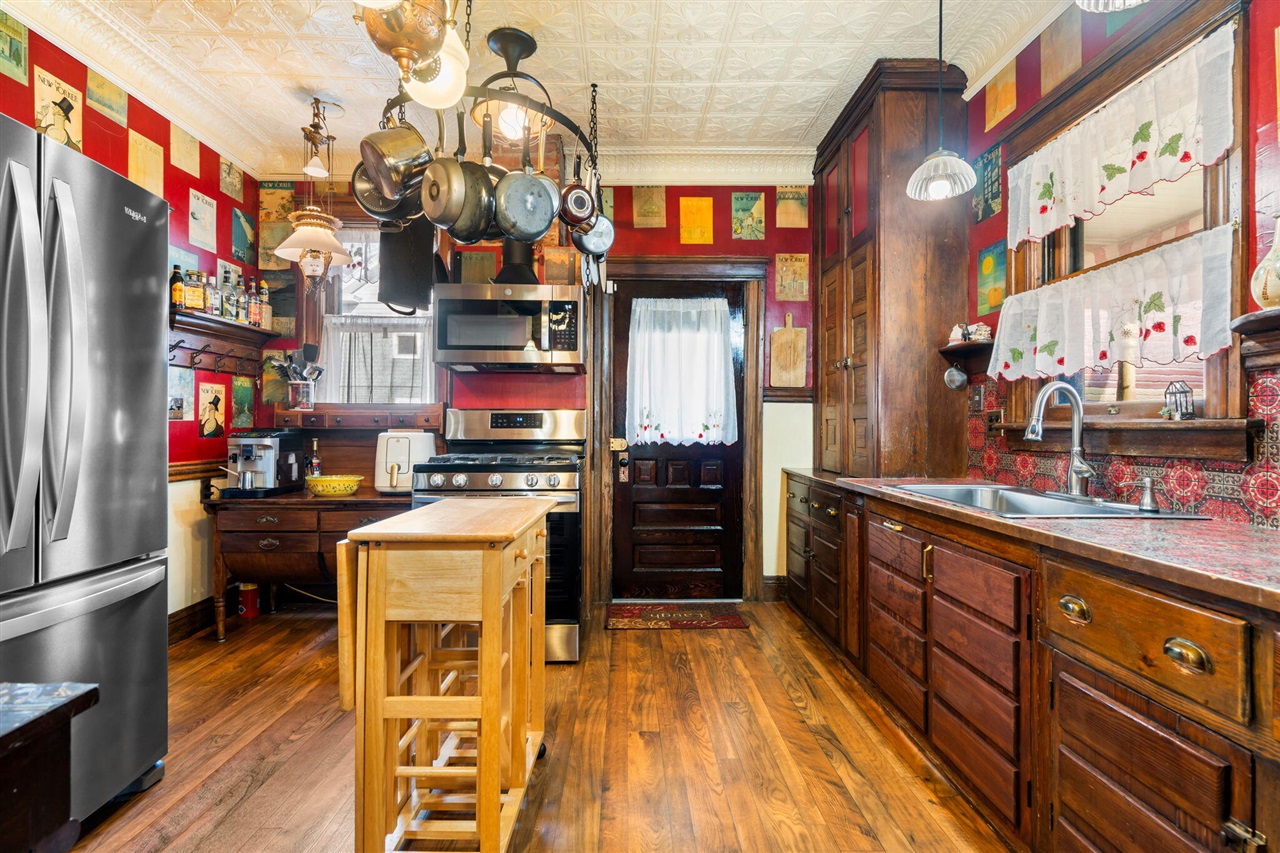 1401 Greenwood Avenue, Jackson, MI, 49203-4070