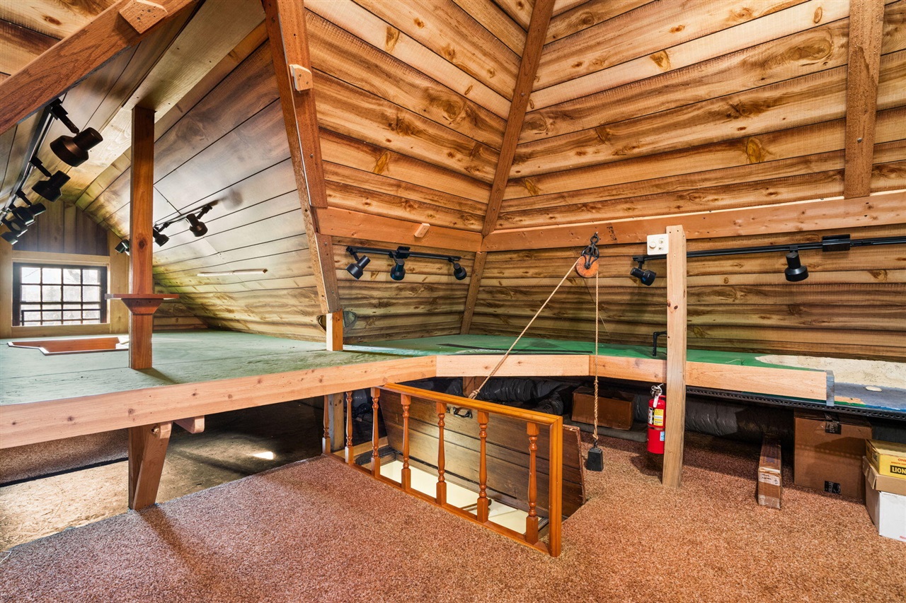 1401 Greenwood Avenue, Jackson, MI, 49203-4070