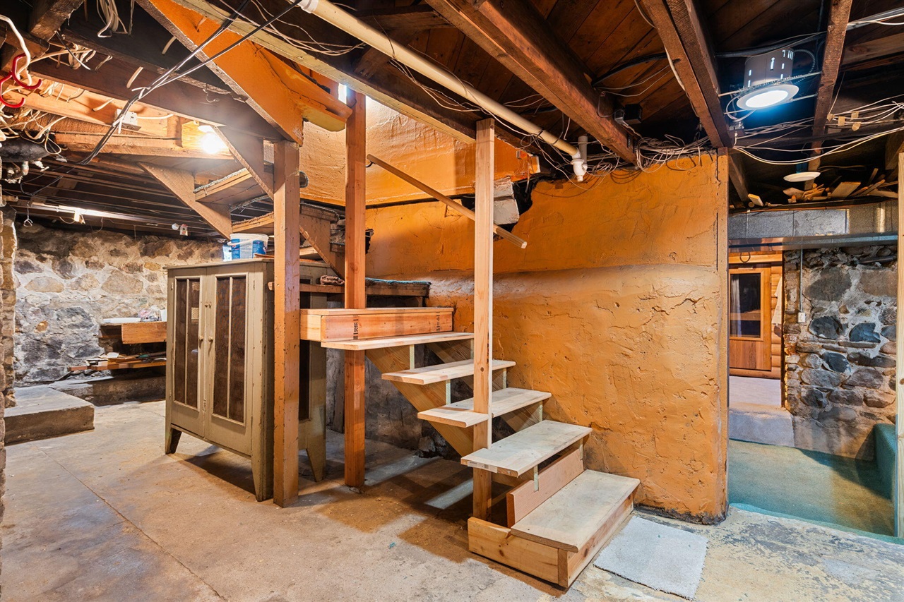 1401 Greenwood Avenue, Jackson, MI, 49203-4070