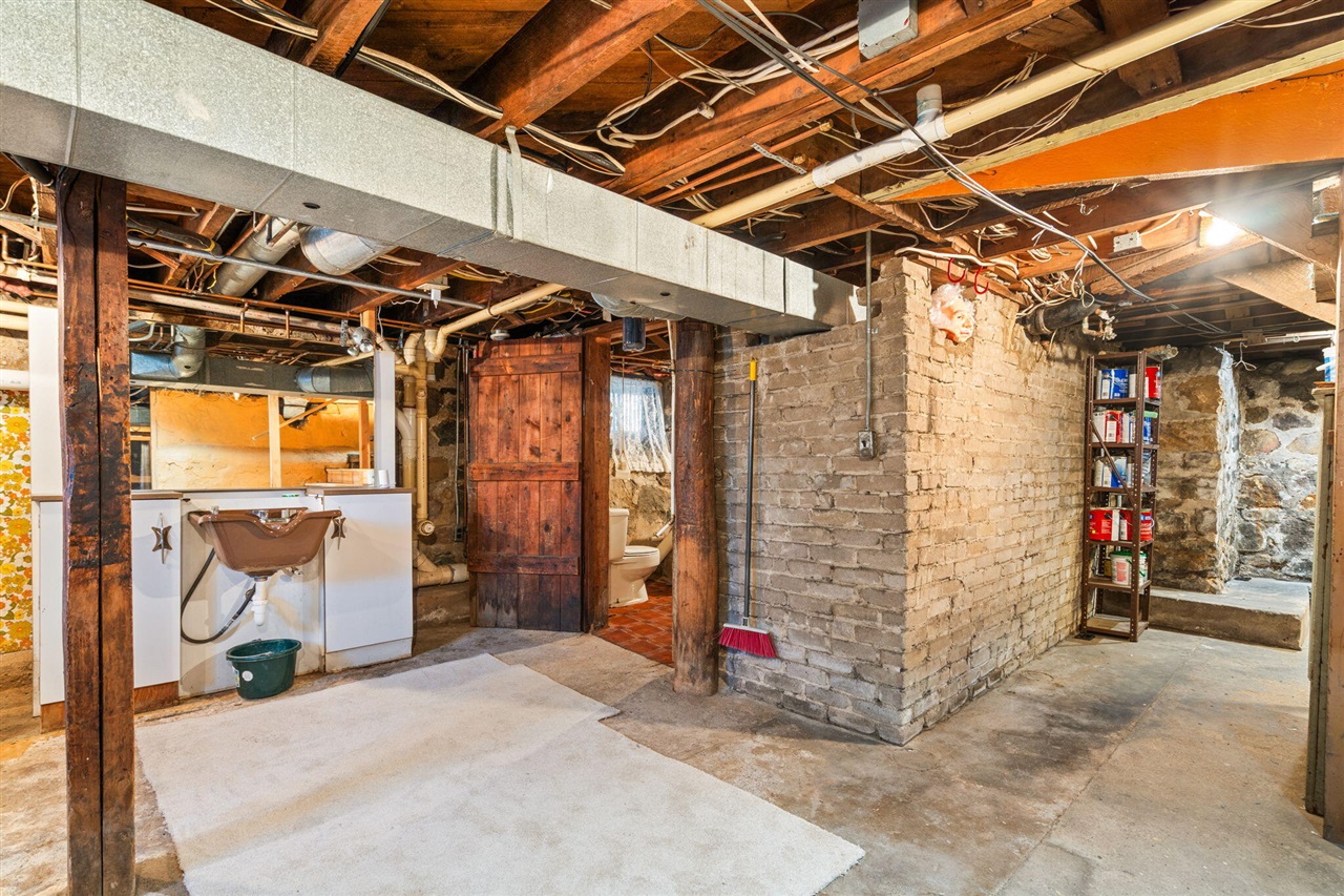 1401 Greenwood Avenue, Jackson, MI, 49203-4070